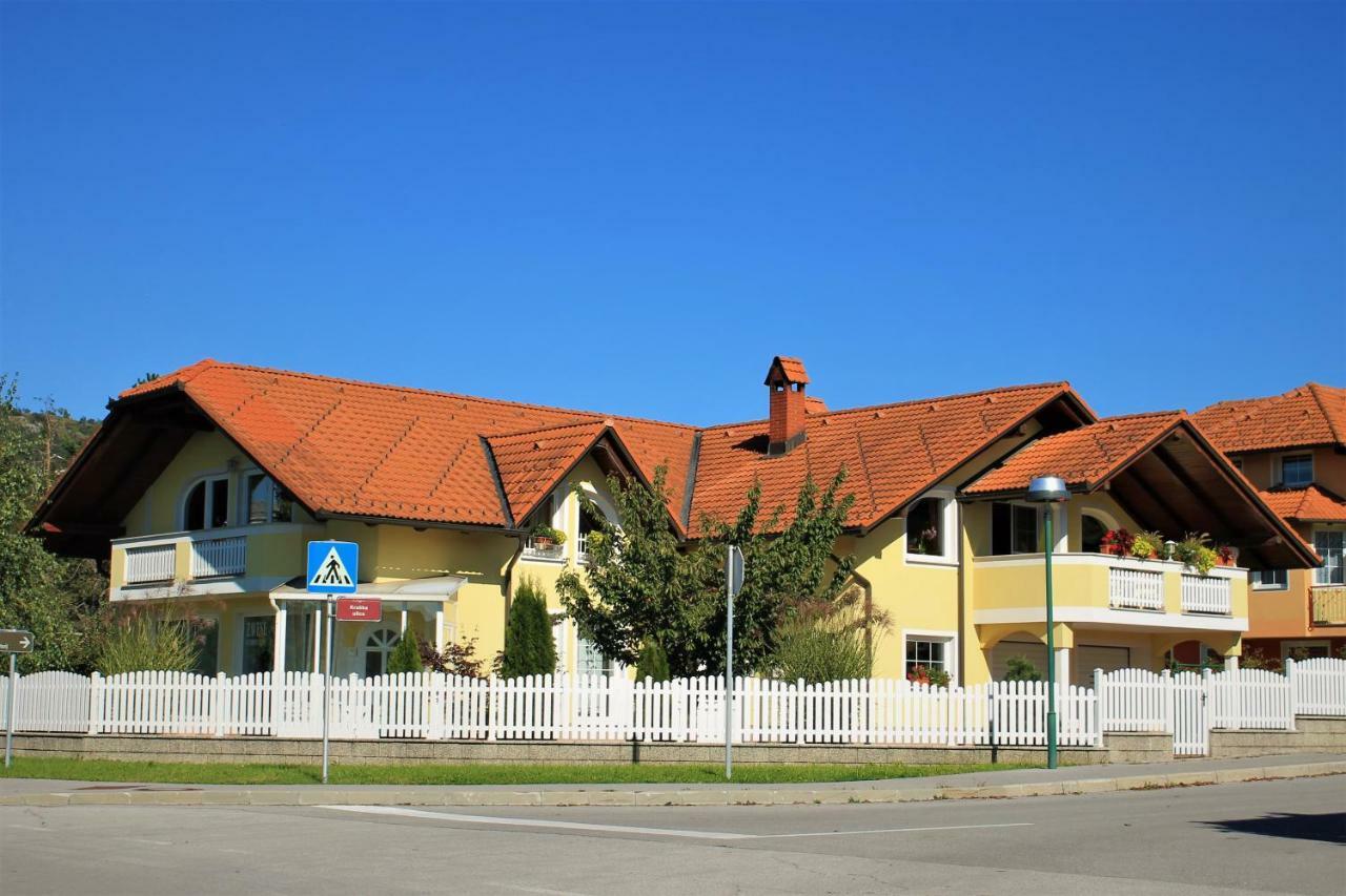 Yellow Dreamhouse Postojna Extérieur photo