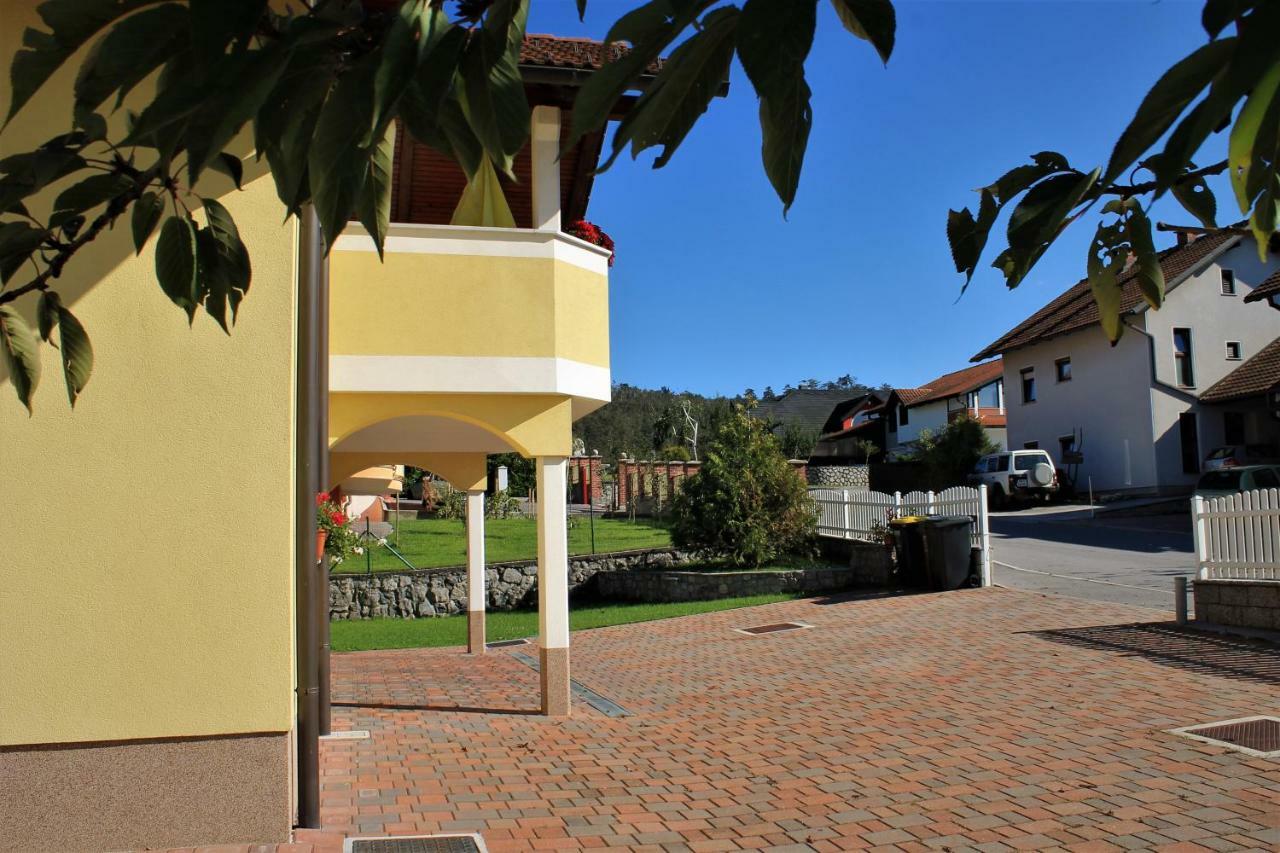 Yellow Dreamhouse Postojna Extérieur photo